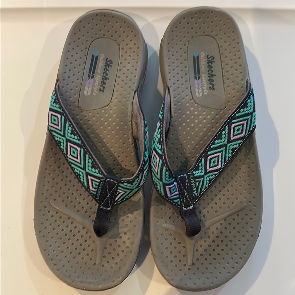 Skechers Geometric Flip Flops